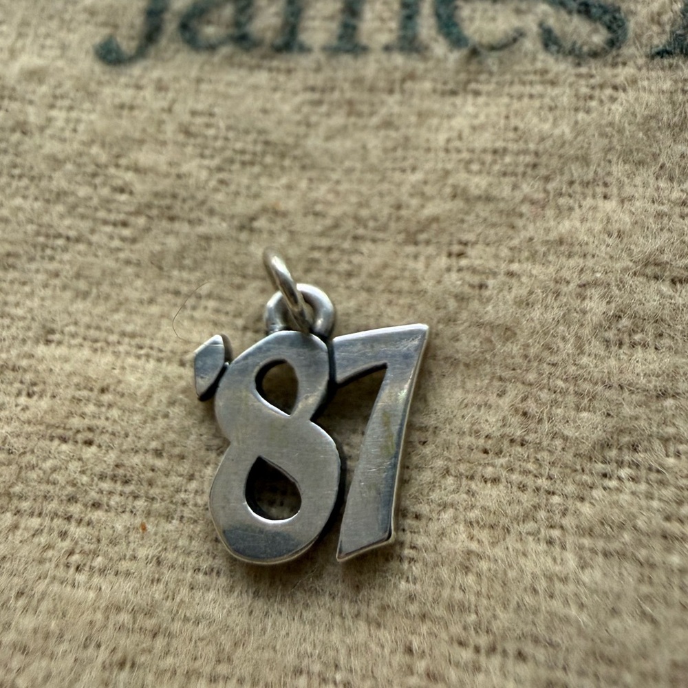 James Avery Retired 87’ Year Charm